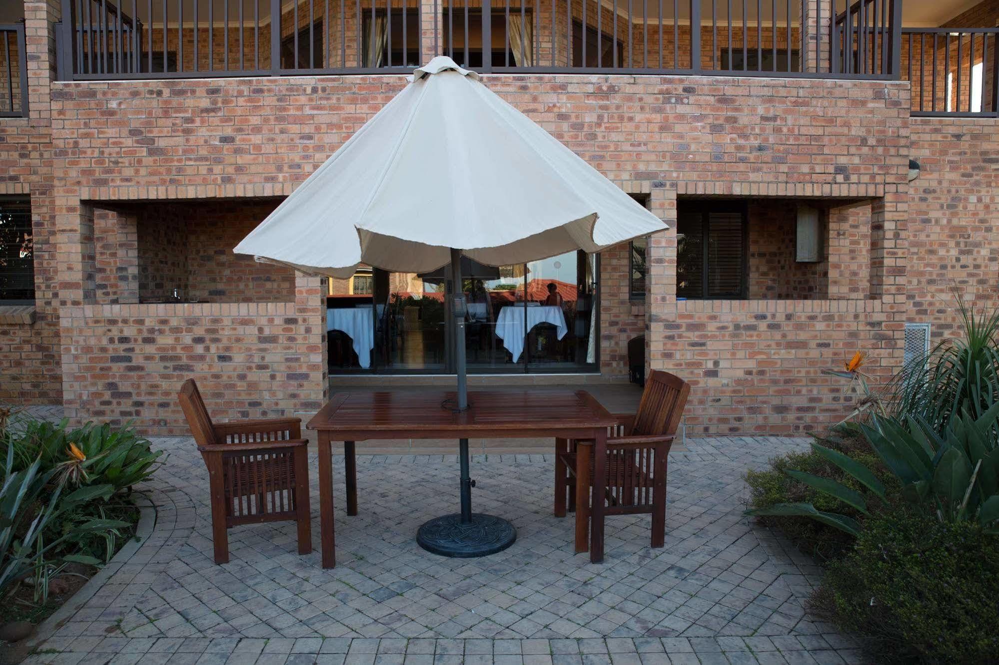 Hôtel Milkwood Mansion à Umhlanga Rocks Extérieur photo